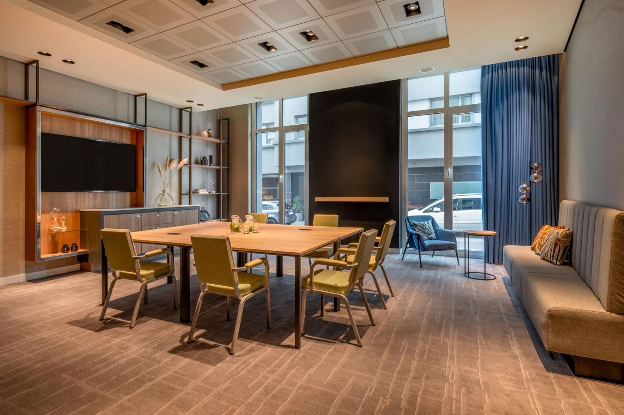 Hotel Courtyard By Marriott Keulen